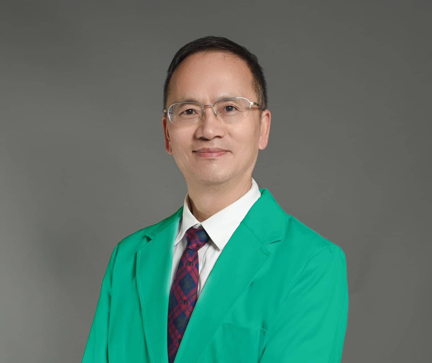 Formal portrait of John Yang Lee, MD, founder of Apple Medical Services, in a green suit
